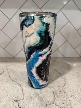 Swig Marble Wave Tumbler in Blue, Black & White